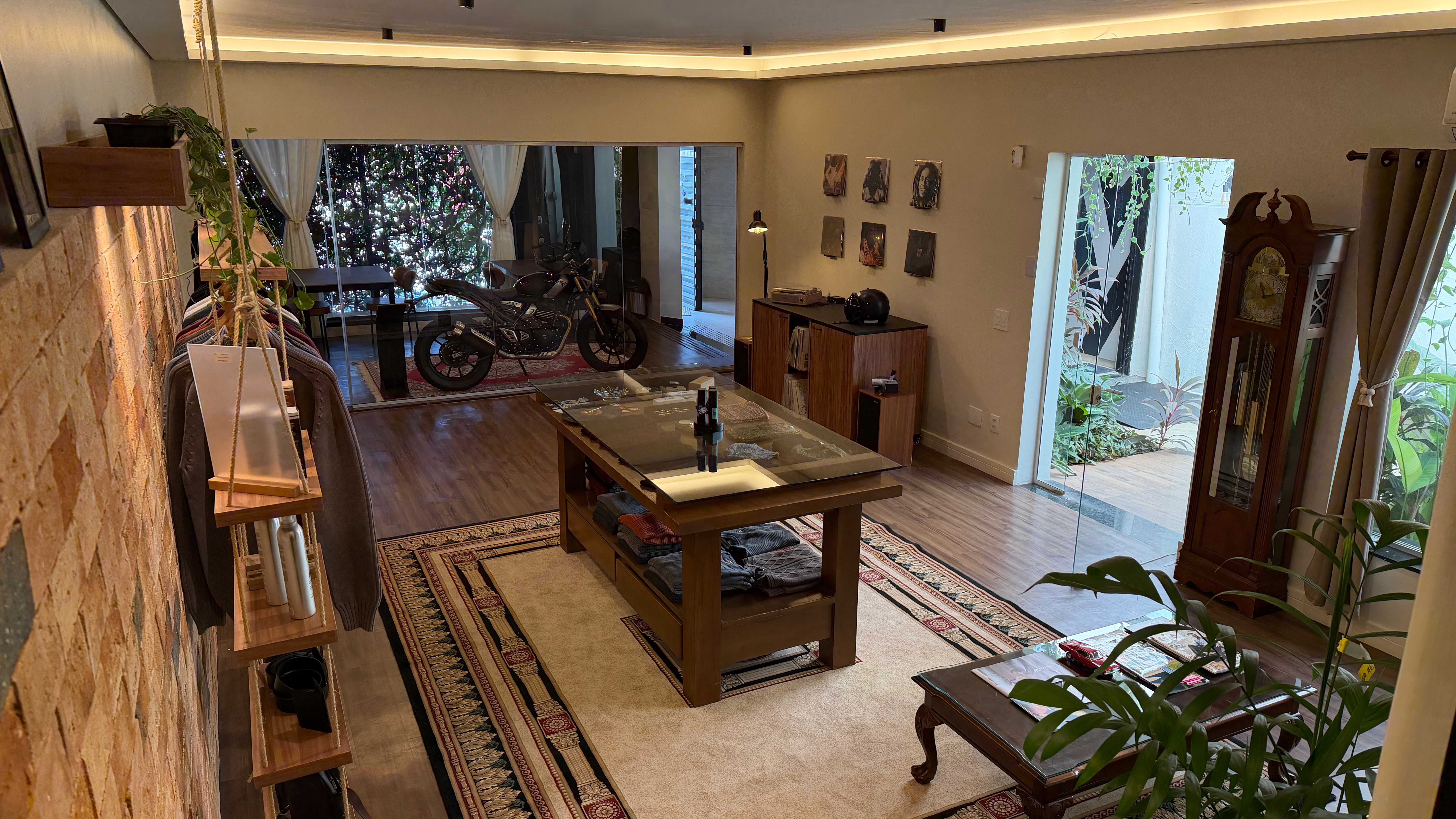 Fachada da flagship YOU MAN HOUSE